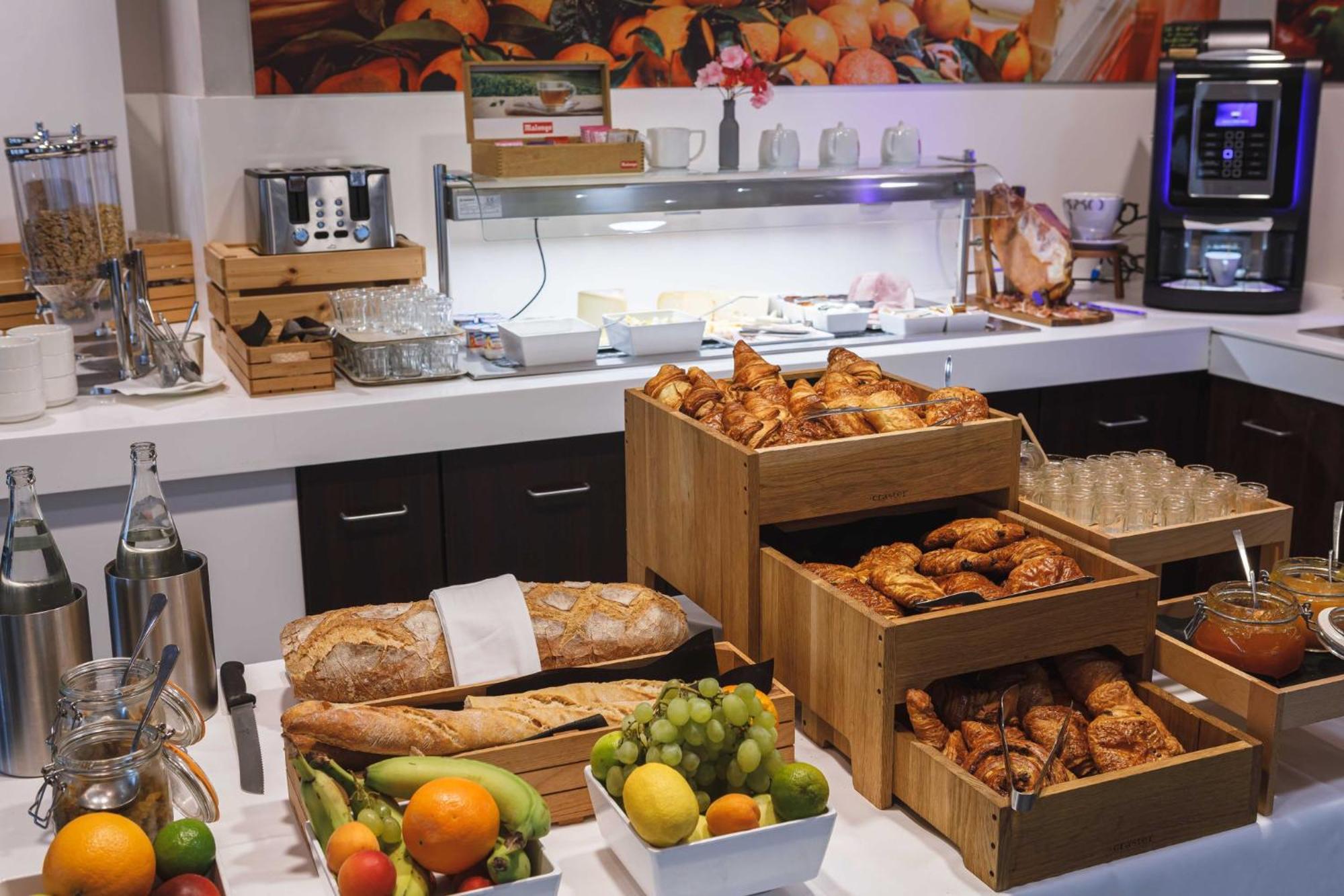 Holiday Inn Toulon City Centre By Ihg Exterior foto